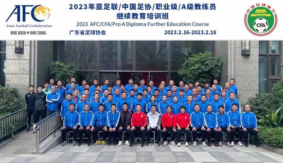 说着，宋荣誉将声音抬高几分，朗声道：所以我支持代理董事长的决定，由董事会重新推举一位新董事长出来主持大局。